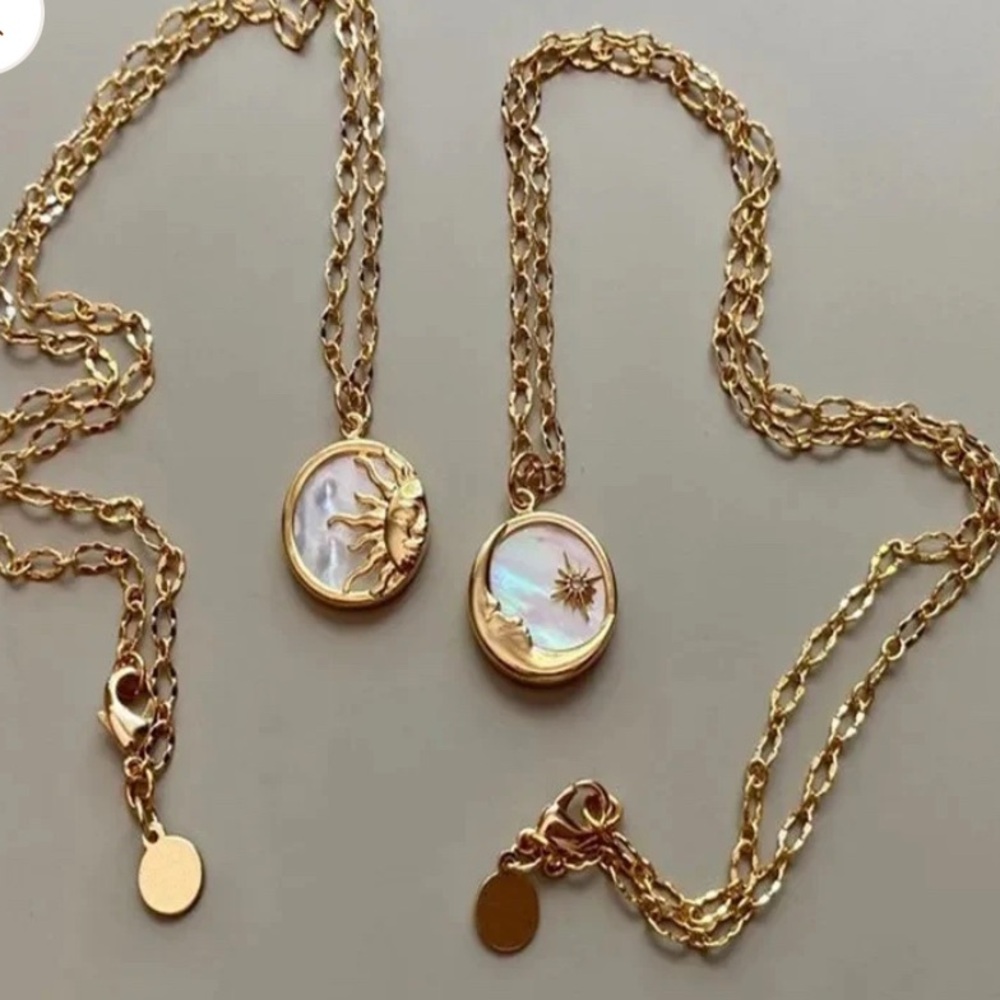 18k Gold Plated Crescent Moon Pendant Paperclip Necklace. New.